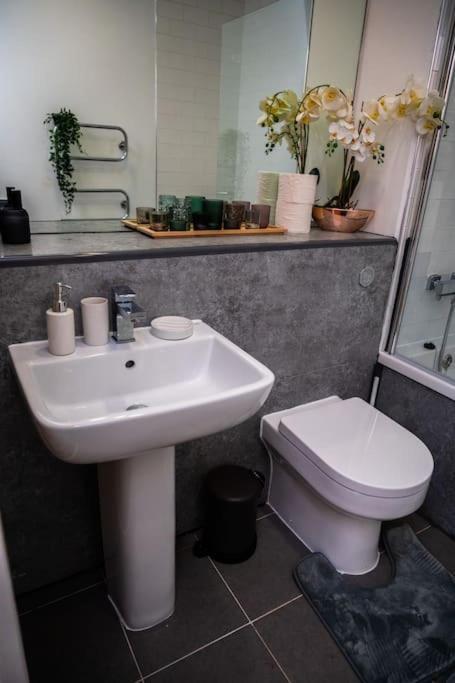 2 Bed Apt In Leeds City Centre ภายนอก รูปภาพ