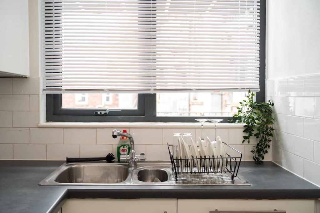 2 Bed Apt In Leeds City Centre ภายนอก รูปภาพ